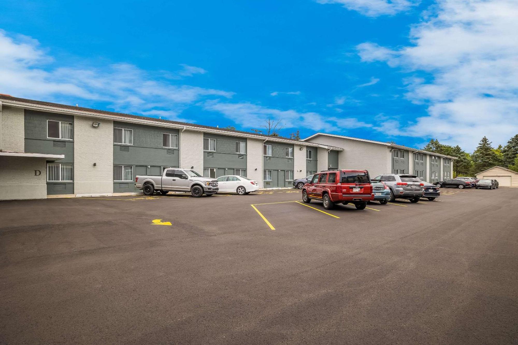 Suburban Studios Milwaukee Airport Exterior photo